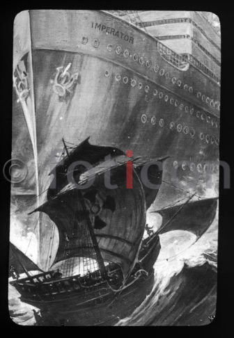 Schiffe alt und neu | Ships old and new  - Foto foticon-600-simon-meer-363-006-sw.jpg | foticon.de - Bilddatenbank für Motive aus Geschichte und Kultur